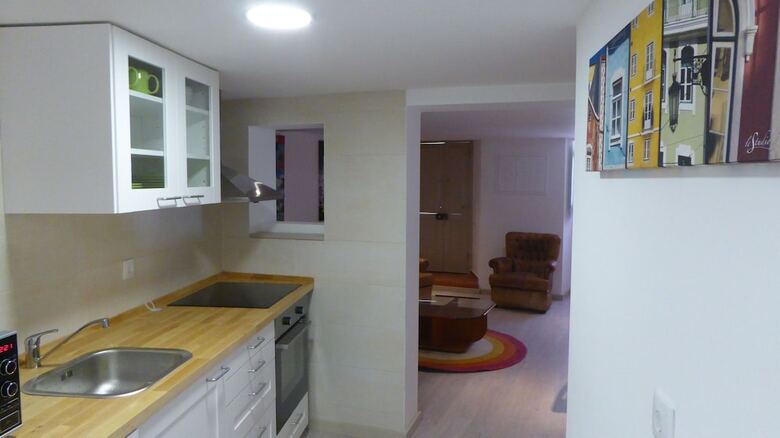 Apartamentos Dobairro Suites At Principe Real