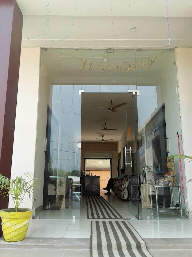 Hotel The Atulyam