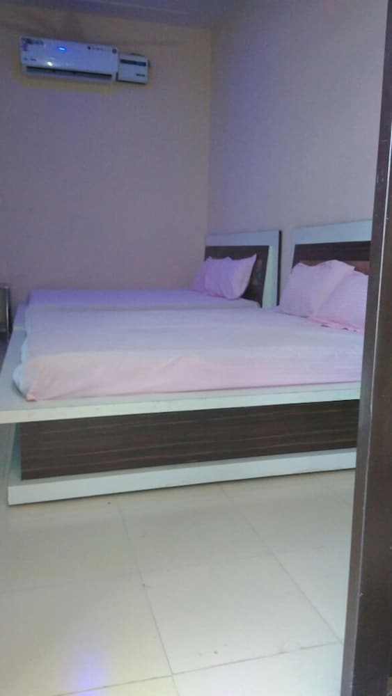 Hotel The Atulyam