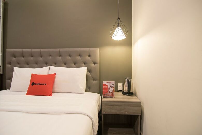 Hotel Reddoorz Plus Near Saigon Centre
