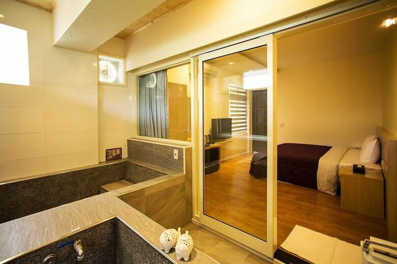 Bed & Breakfast Mingyuan Hotspring