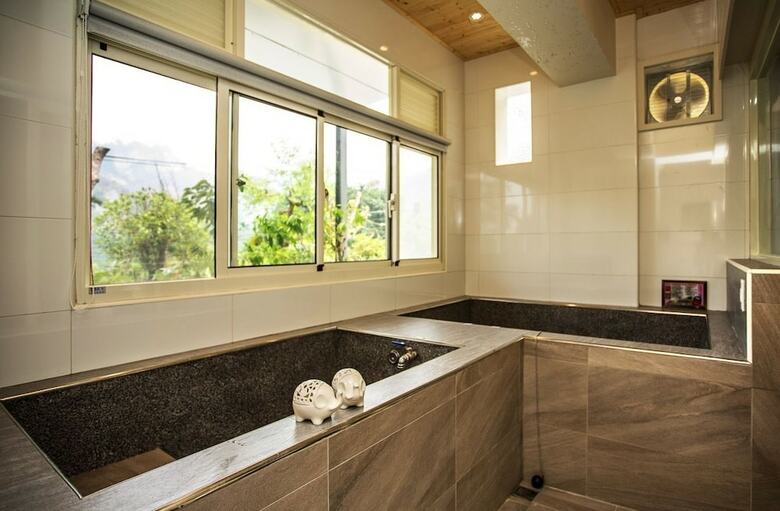 Bed & Breakfast Mingyuan Hotspring