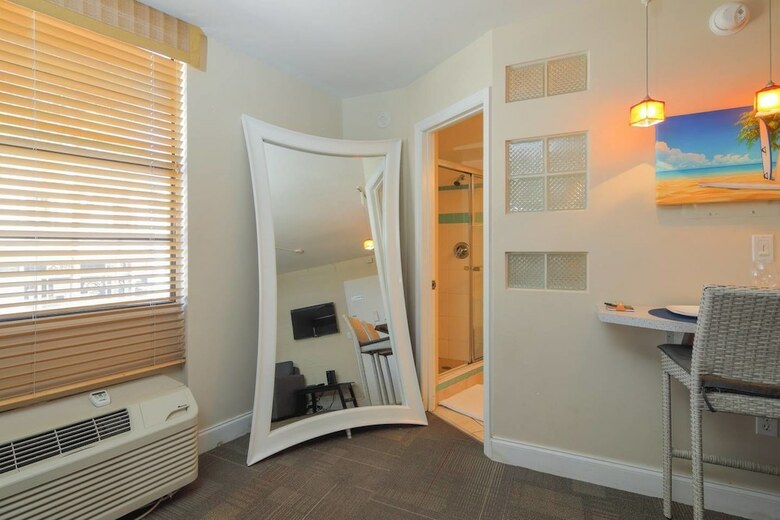 Amazing Apartment Mins From South Beach Strip!