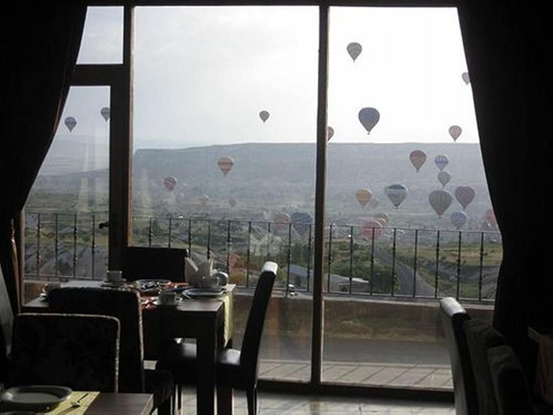 Hotel La Casa Cave