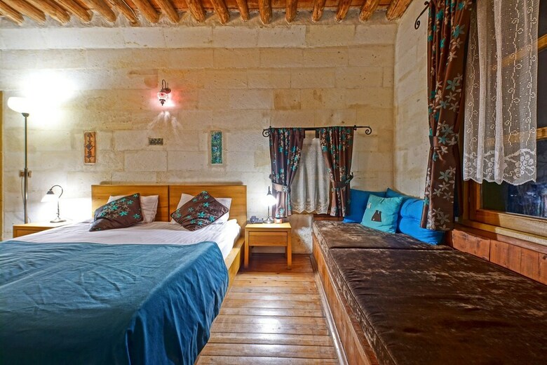Hotel La Casa Cave