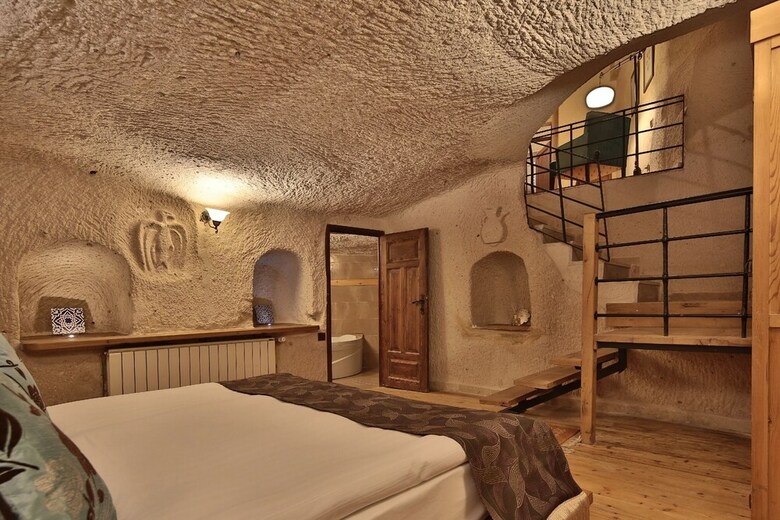 Hotel La Casa Cave