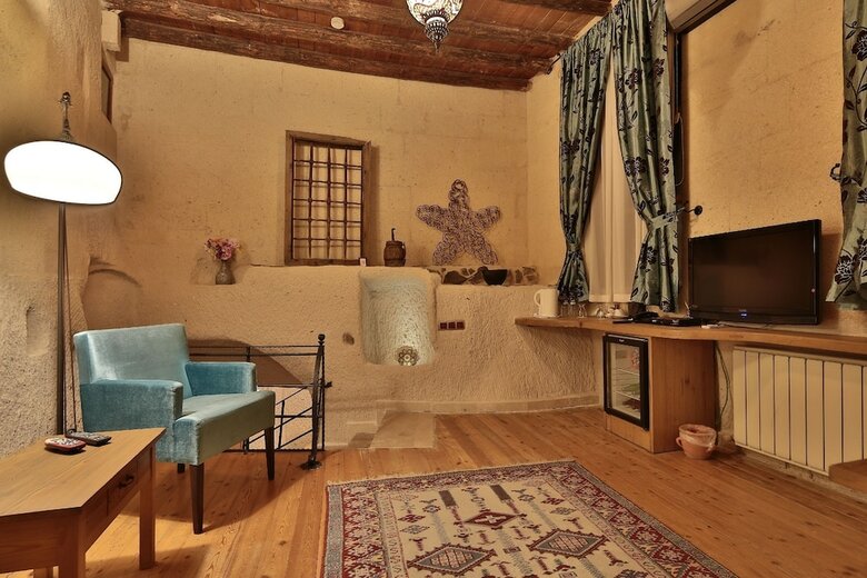 Hotel La Casa Cave