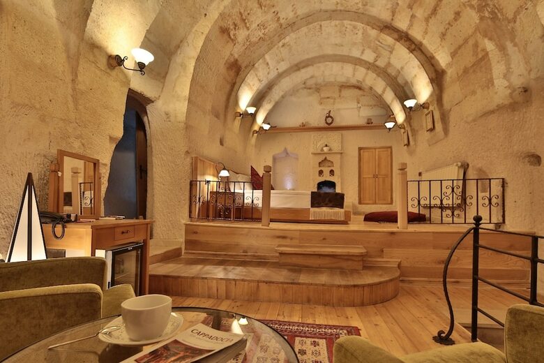 Hotel La Casa Cave
