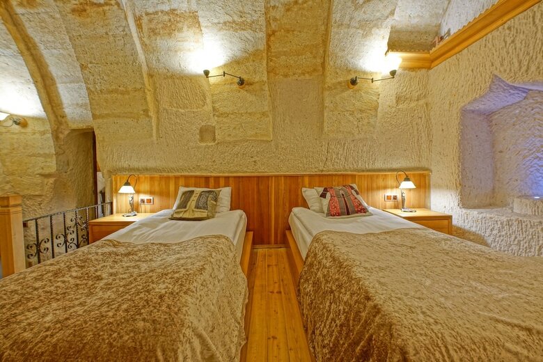 Hotel La Casa Cave