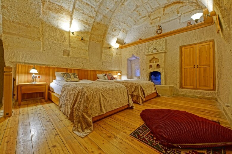 Hotel La Casa Cave