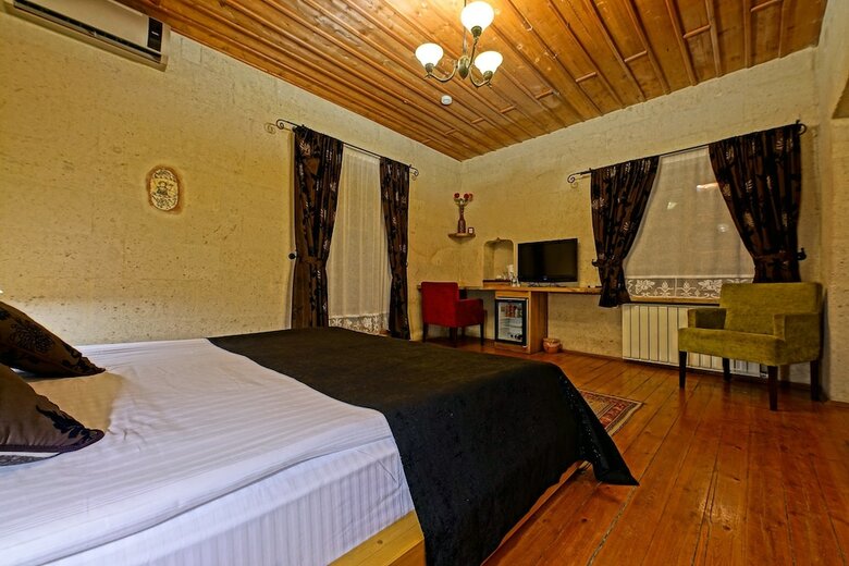 Hotel La Casa Cave
