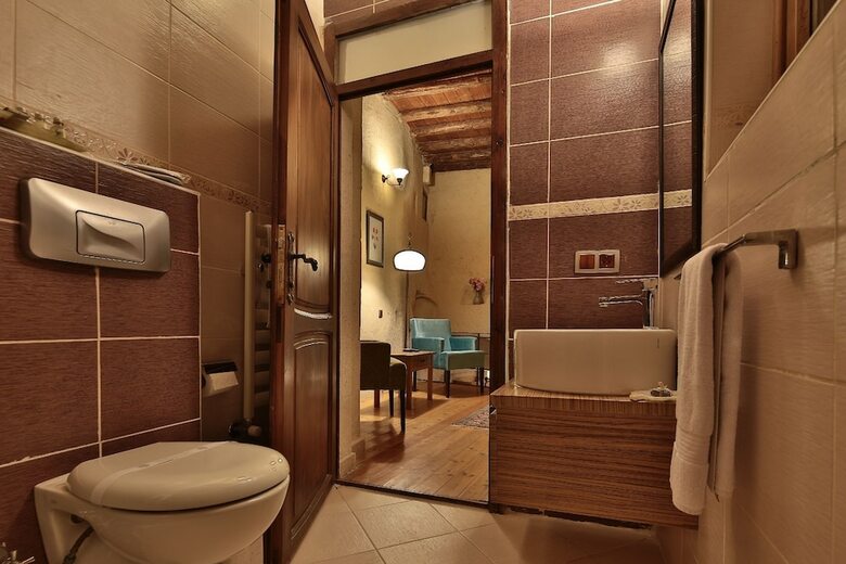 Hotel La Casa Cave