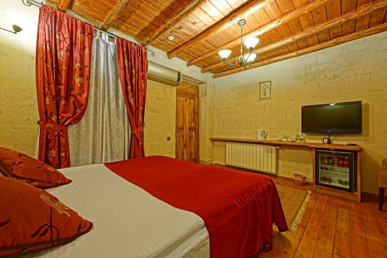 Hotel La Casa Cave