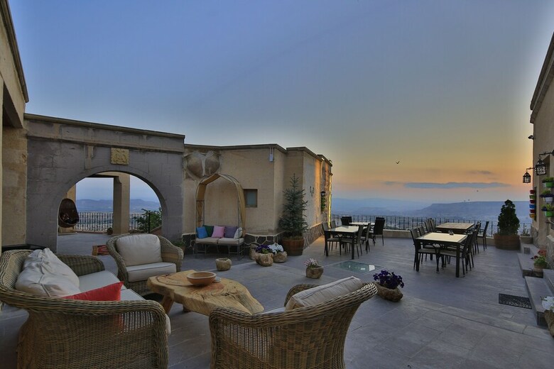 Hotel La Casa Cave