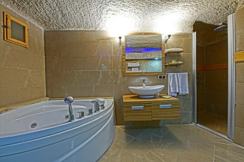 Hotel La Casa Cave
