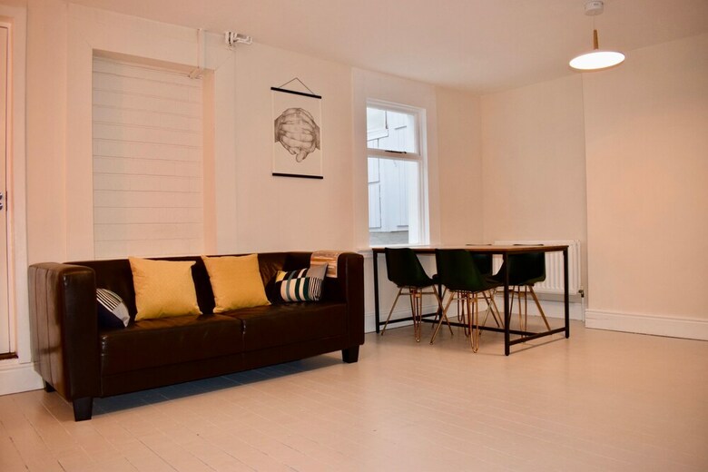 Apartamentos Renovated 3 Bedroom Home
