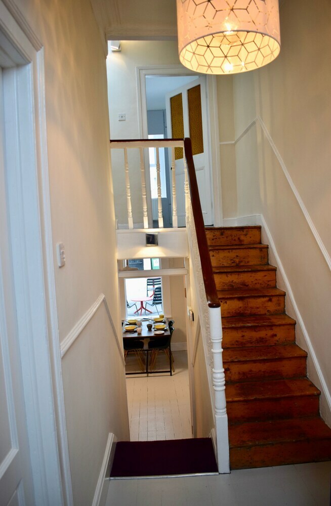 Apartamentos Renovated 3 Bedroom Home