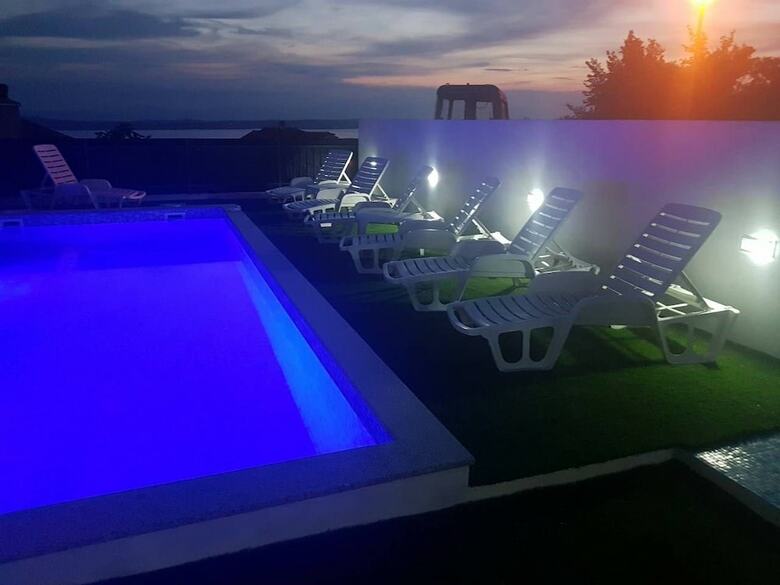 Apartments Bareti?