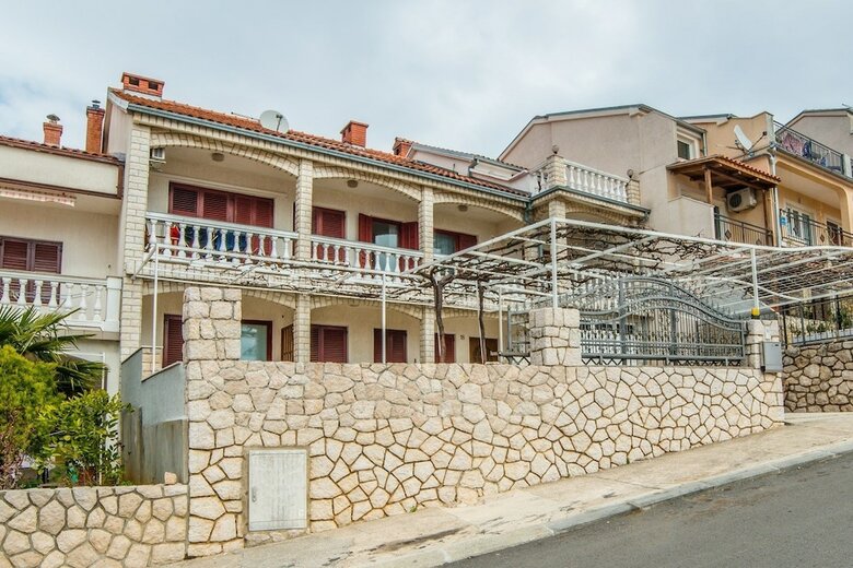 Apartments Bareti?
