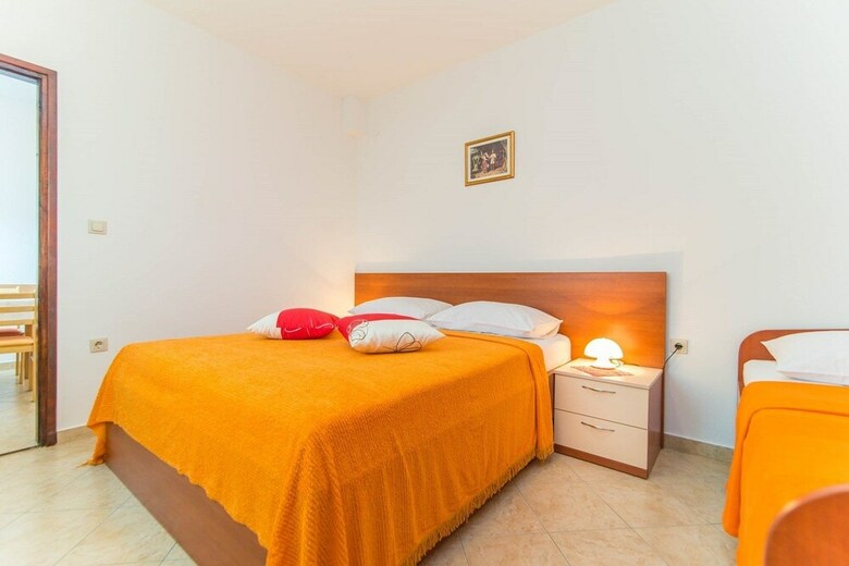 Apartments Valenti? 1304 Pag