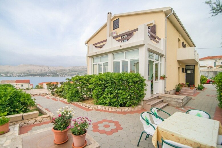 Apartments Valenti? 1304 Pag