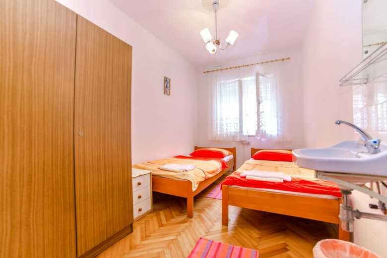 Apartments Jasko / Three Bedroom Jasko 1