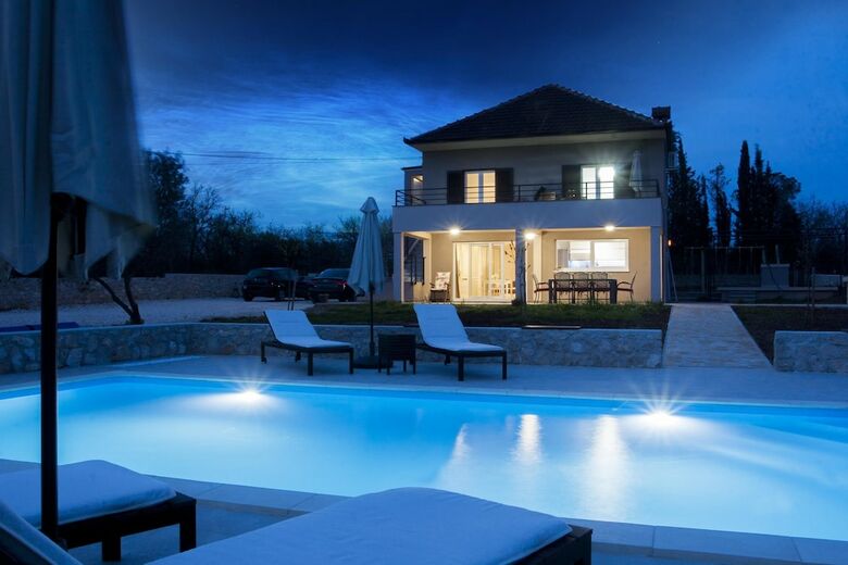 Villa Nar