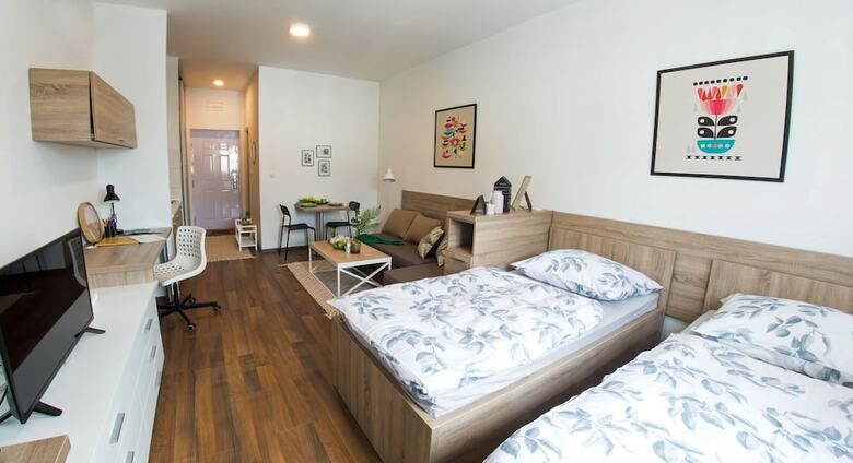 Green Leaf Apartment