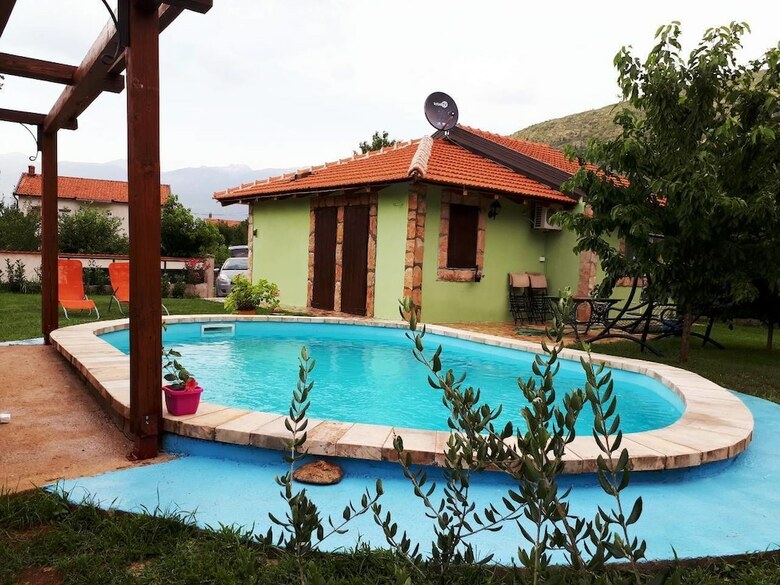 Hotel Vacation Home Little Paradise
