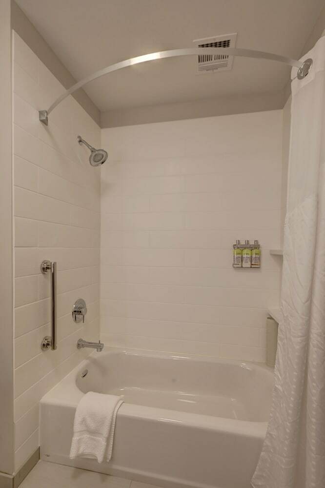 Hotel Holiday Inn Express & Suites Auburn Downtown