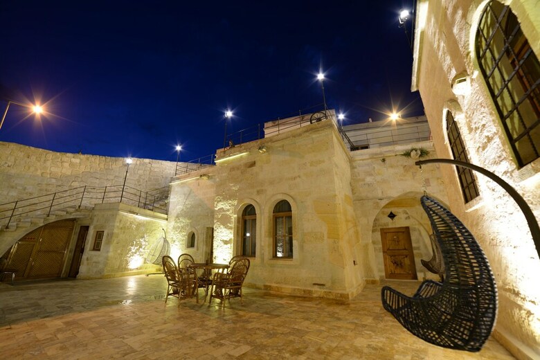 Crassus Cave Hotel