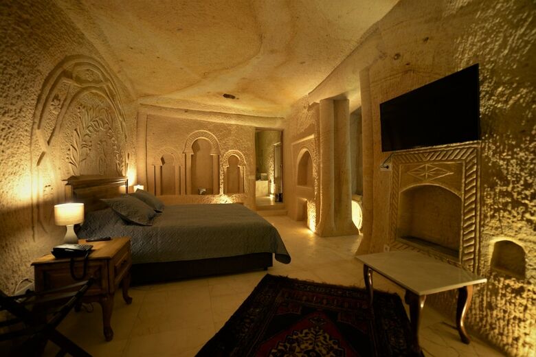 Crassus Cave Hotel