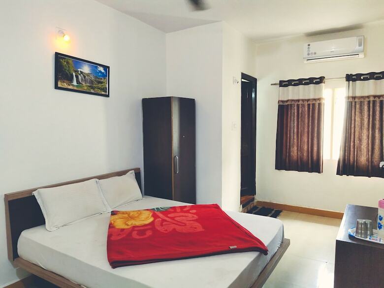 Hotel Radhika Palace