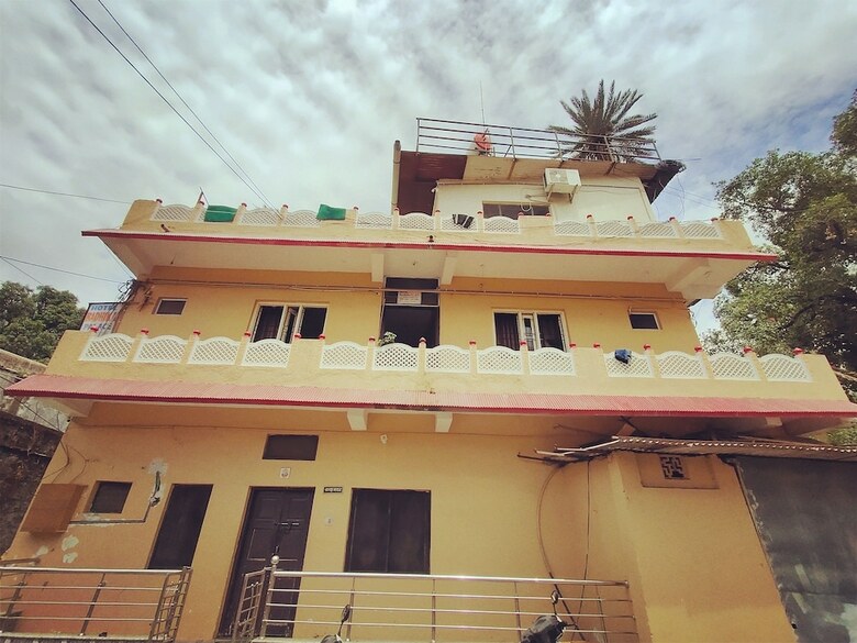 Hotel Radhika Palace