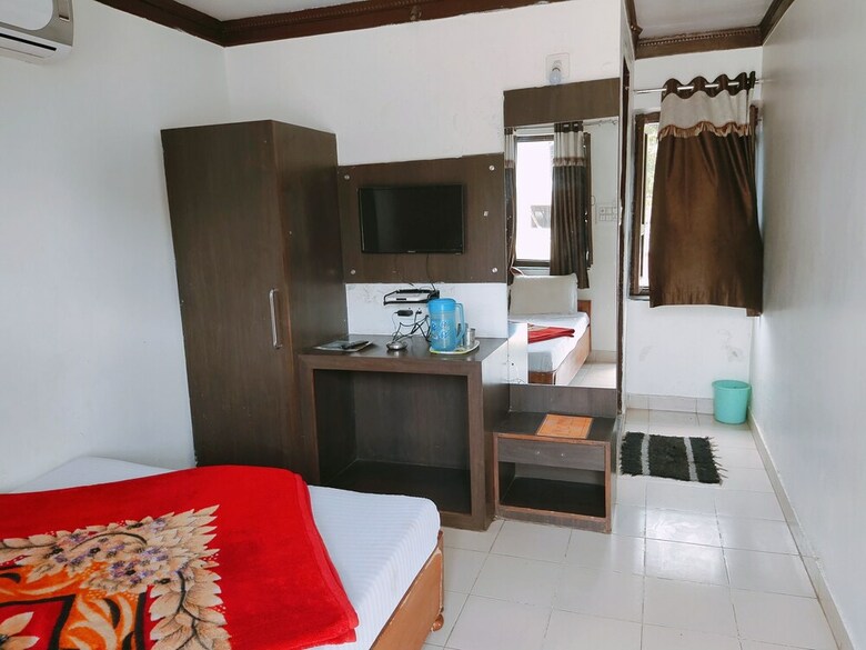Hotel Radhika Palace
