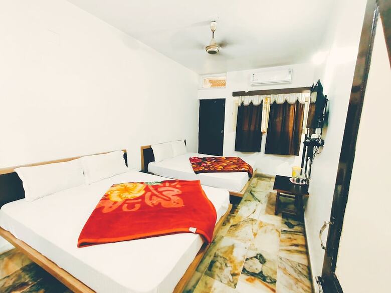 Hotel Radhika Palace