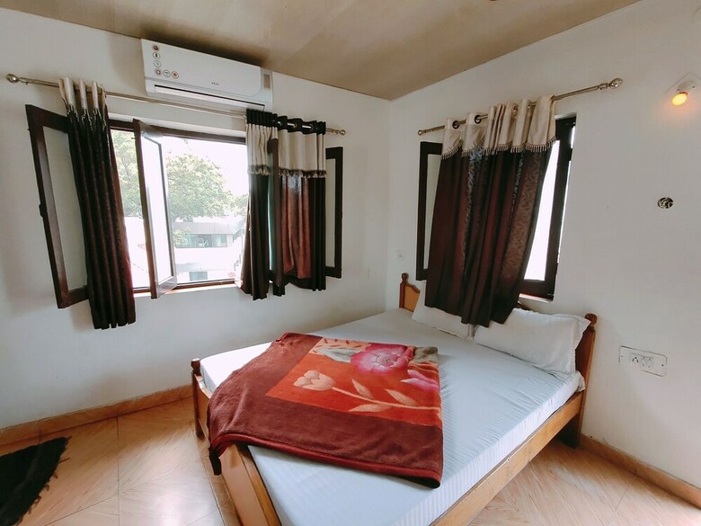 Hotel Radhika Palace