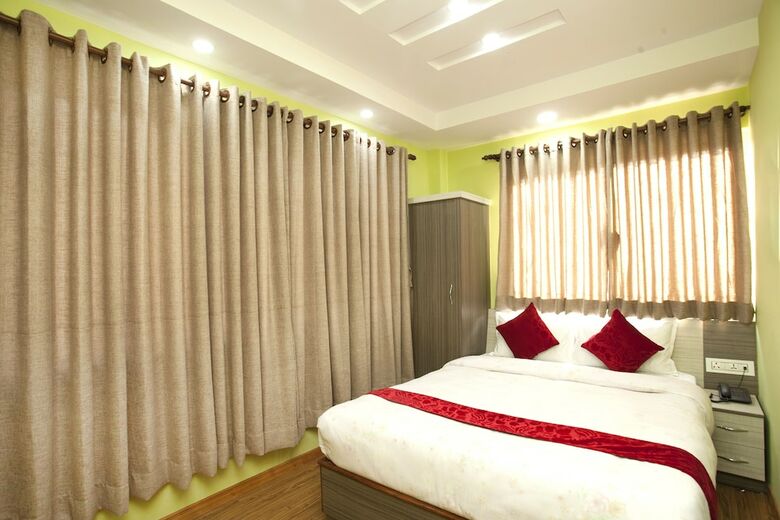 Oyo 370 Hotel Devdaha & Restaurant