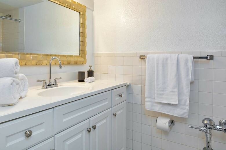 Amazing 1br Apartment With Pool, Hallandale Beach!