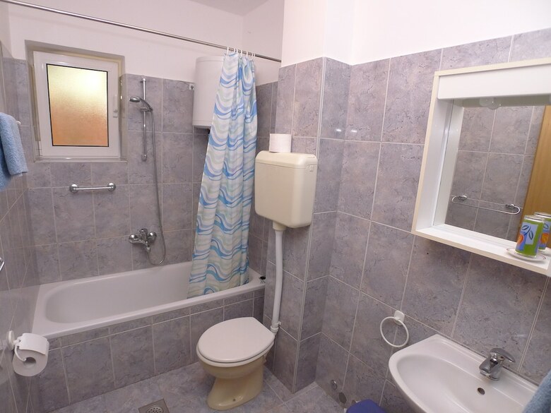 Apartment For Six Persons With 3 Bedrooms And Partial Sea View