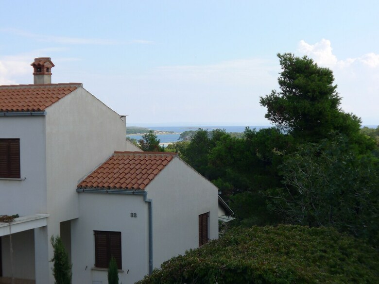 Apartment For Six Persons With 3 Bedrooms And Partial Sea View