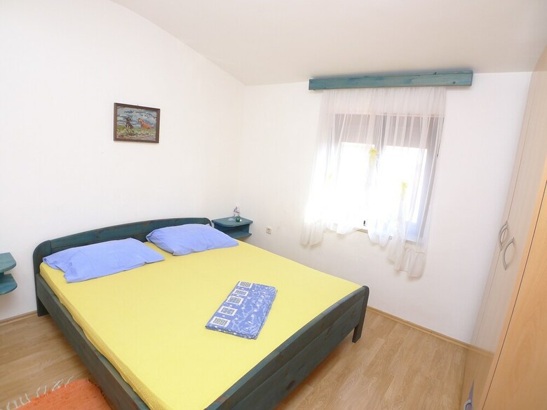 Apartment For Six Persons With 3 Bedrooms And Partial Sea View