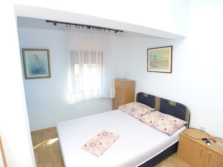 Apartment For Six Persons With 3 Bedrooms And Partial Sea View