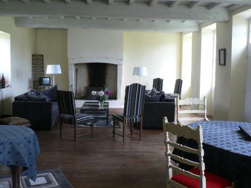 Hostal Chambres D'h�tes Et G�tes Du Ch�teau de Clauzuroux