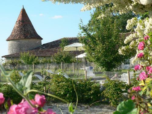 Hostal Chambres D'h�tes Et G�tes Du Ch�teau de Clauzuroux