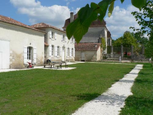 Hostal Chambres D'h�tes Et G�tes Du Ch�teau de Clauzuroux