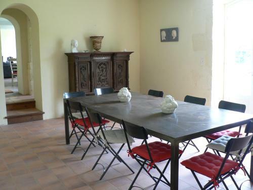 Hostal Chambres D'h�tes Et G�tes Du Ch�teau de Clauzuroux