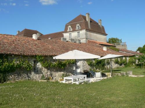 Hostal Chambres D'h�tes Et G�tes Du Ch�teau de Clauzuroux