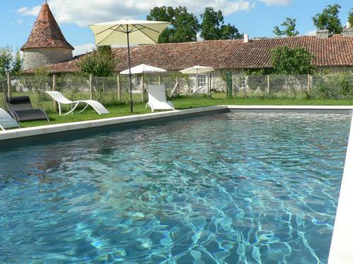 Hostal Chambres D'h�tes Et G�tes Du Ch�teau de Clauzuroux