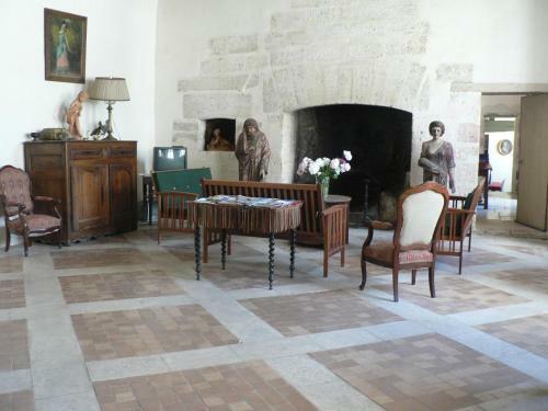 Hostal Chambres D'h�tes Et G�tes Du Ch�teau de Clauzuroux